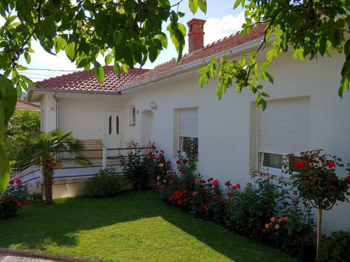 Apartments Tulipan - With Free Private Parking Garage Мостар Экстерьер фото
